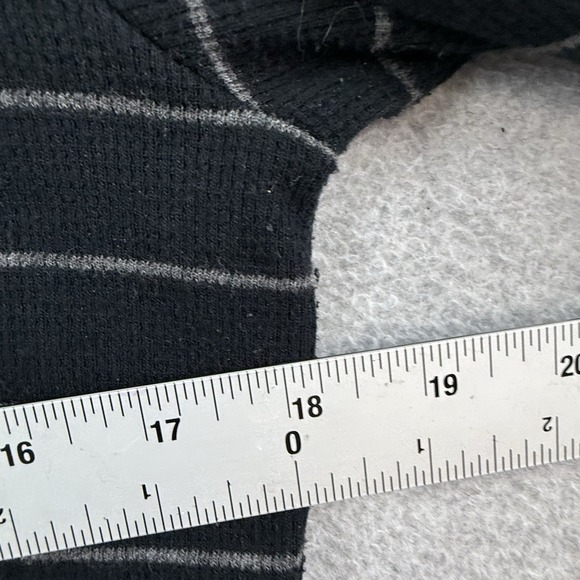 Harley Davidson Hooded Thermal Black Graphic Shirt Hoodie Woman's Medium Top y2k - Picture 3 of 5